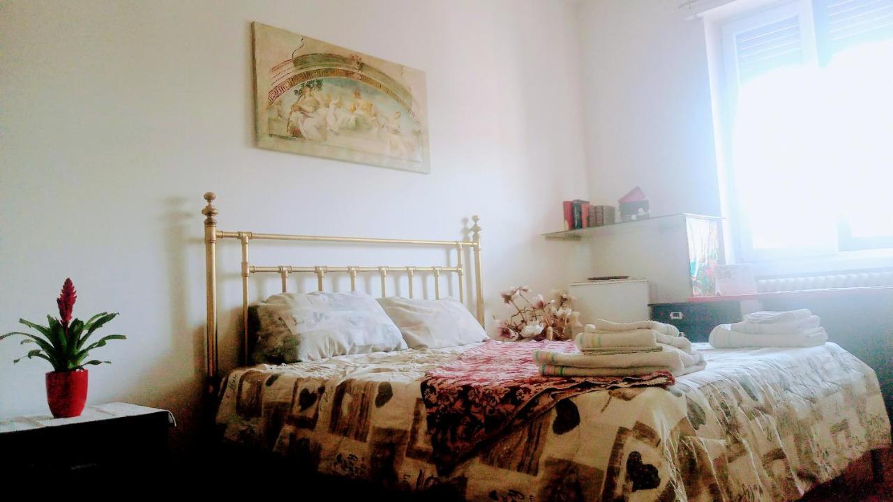 Big Room In Private Appartament, Close To The Station And Center Of City Бергамо Екстериор снимка